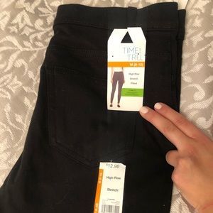 Stretchy knit jegging pants